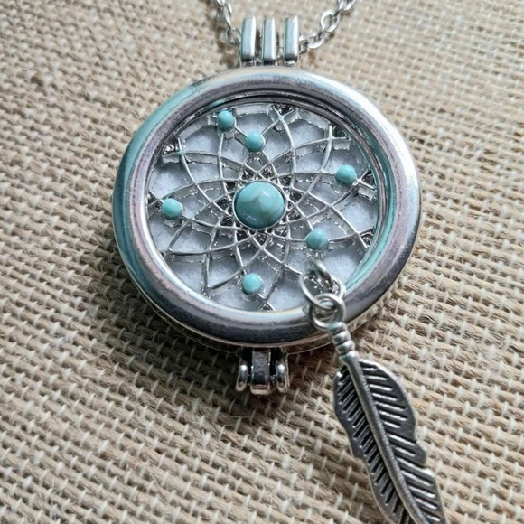 Aromatherapy Dreamcatcher diffuser necklace. - Picture 2 of 2